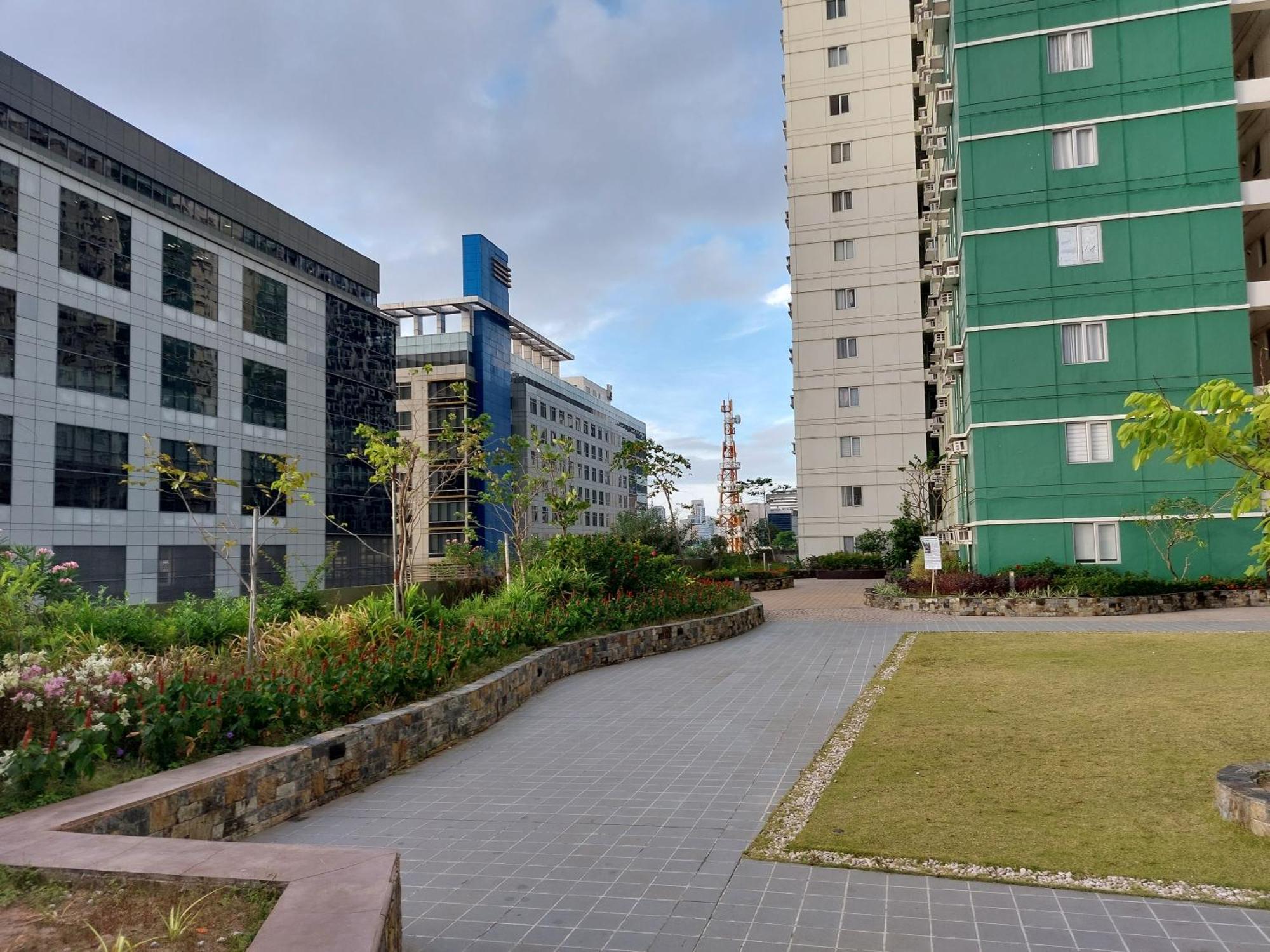 Cozy & Affordable Flat In It Park Avida Towers Riala T2517